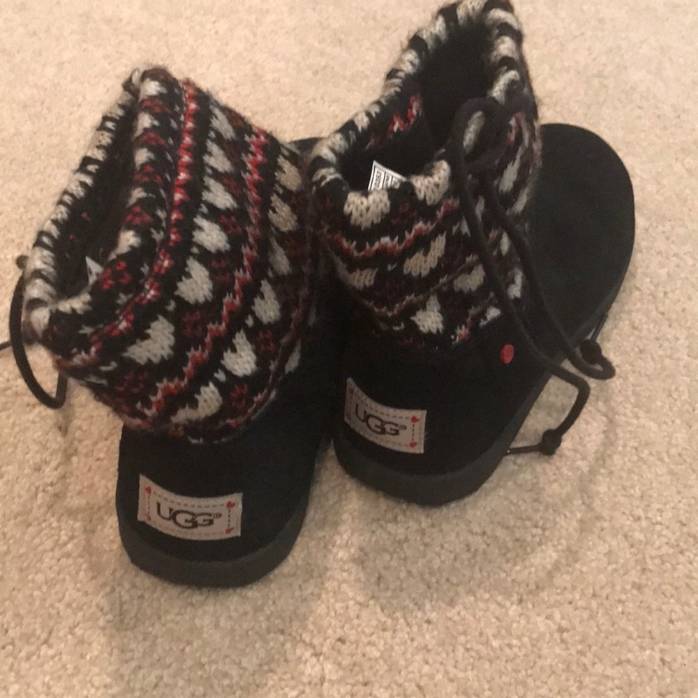 Ugg heart sweater boots size 6